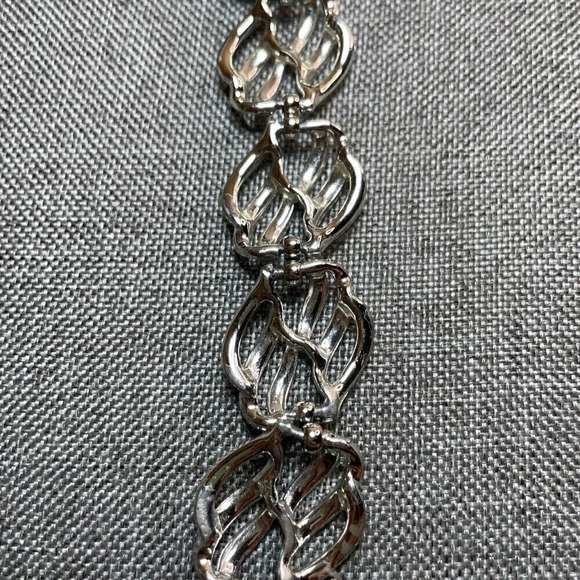 Vintage Coro Silver Tone Bracelet 7” Included Safety Chain - Picture 6 of 8